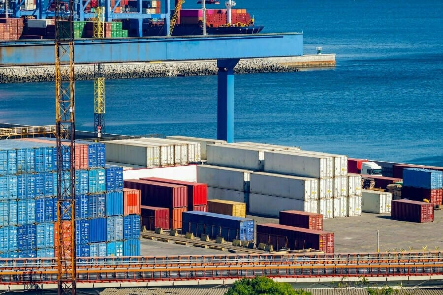 puerto de contenedores de almacenamiento de carga